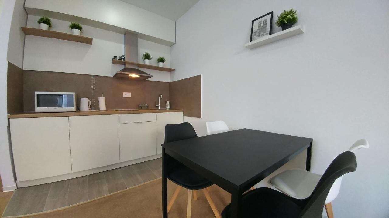 J&J Apartments Belgrado Exterior foto