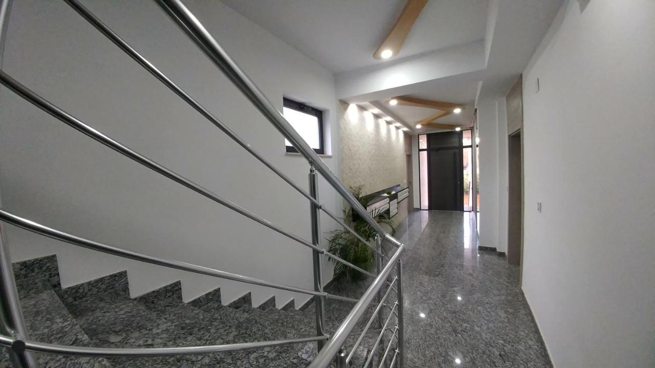 J&J Apartments Belgrado Exterior foto