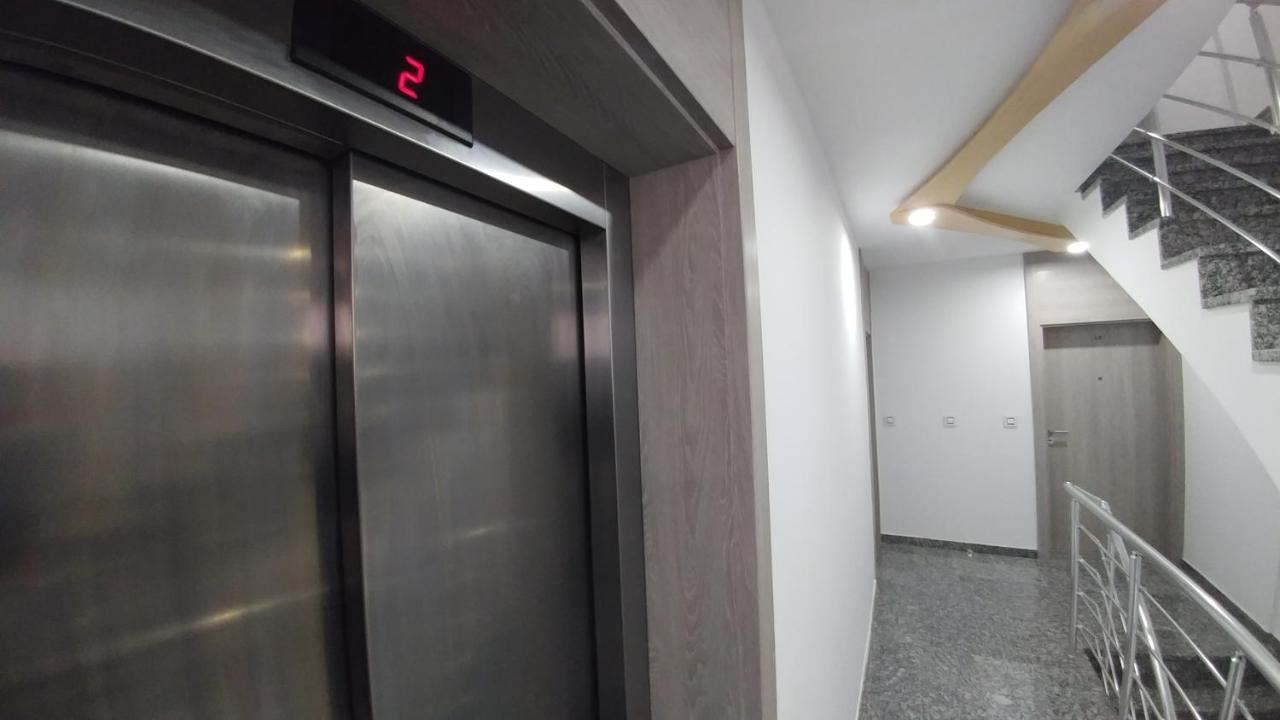 J&J Apartments Belgrado Exterior foto