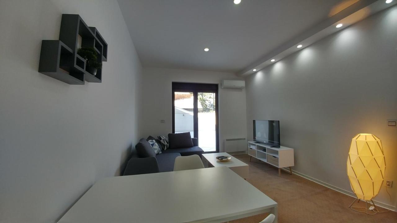 J&J Apartments Belgrado Exterior foto