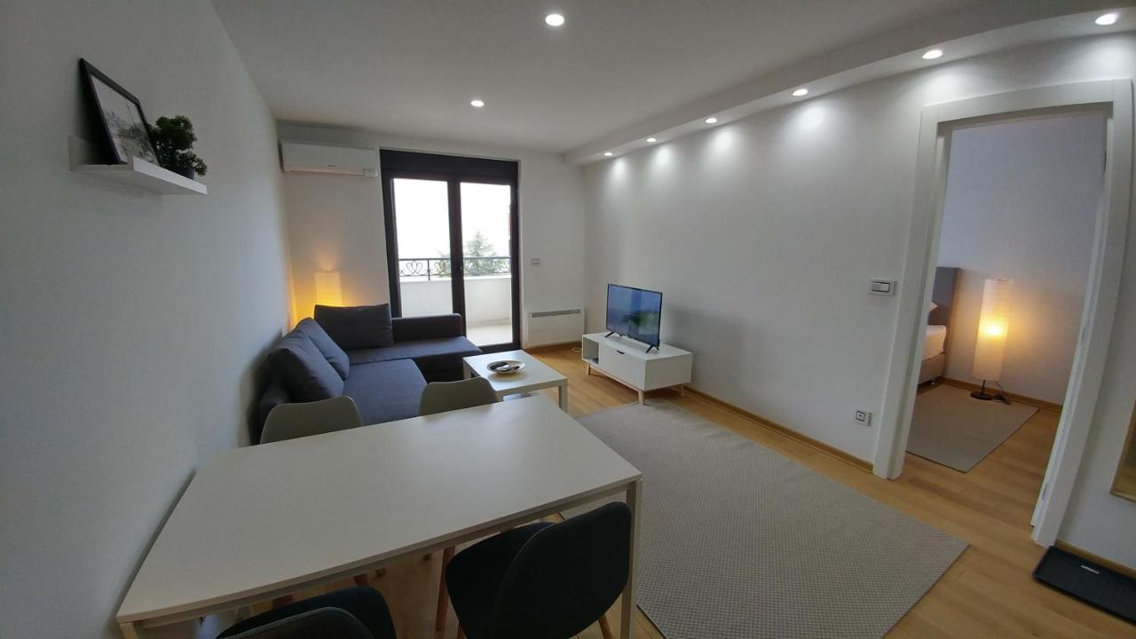 J&J Apartments Belgrado Exterior foto