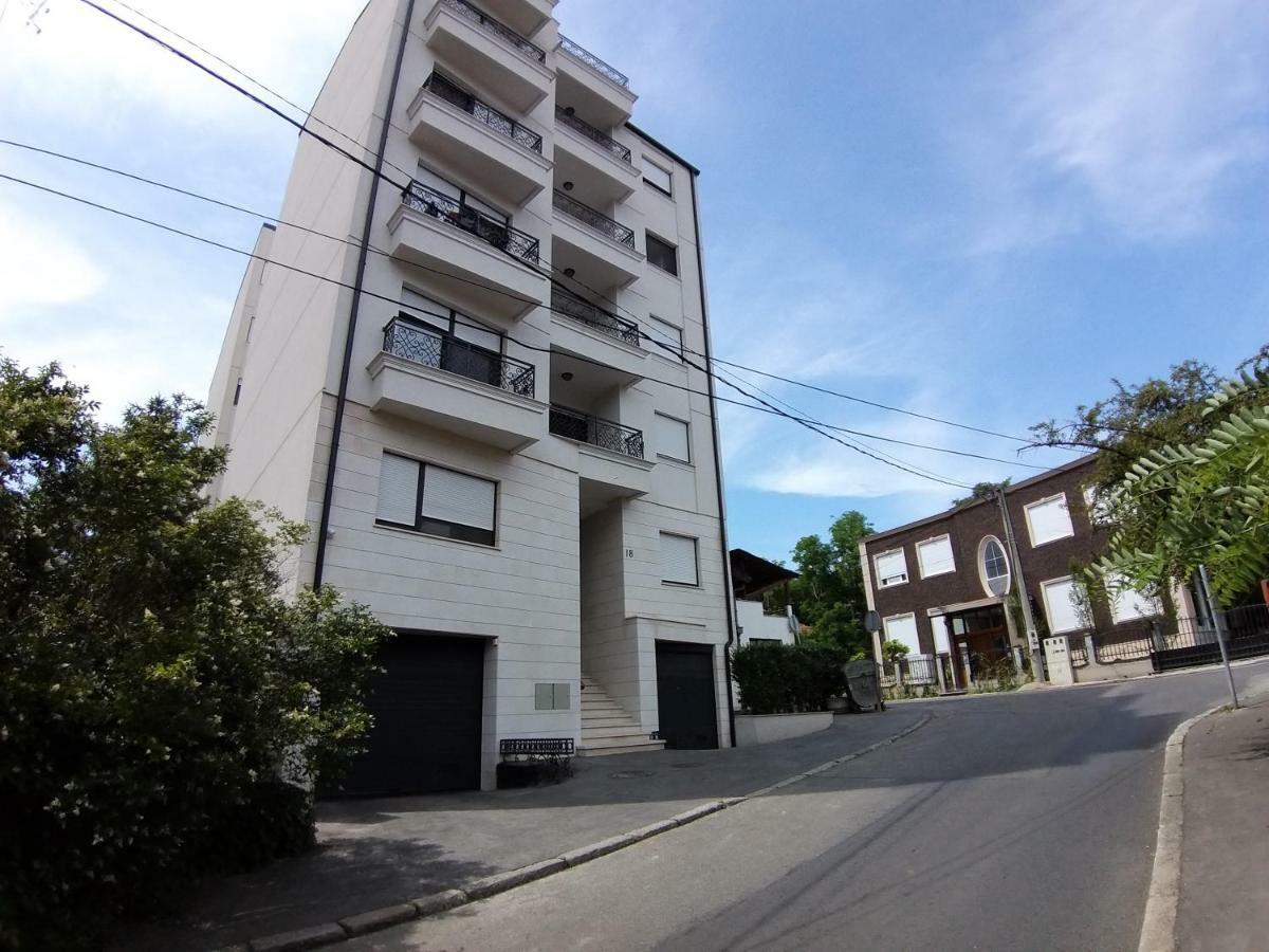 J&J Apartments Belgrado Exterior foto
